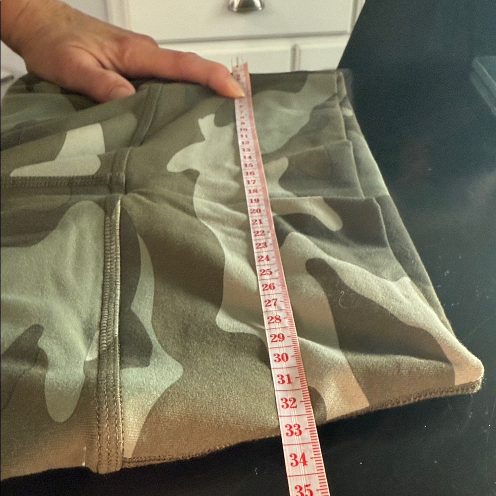Victoria's Secret Green Camouflage Leggings - Picture 8 of 8